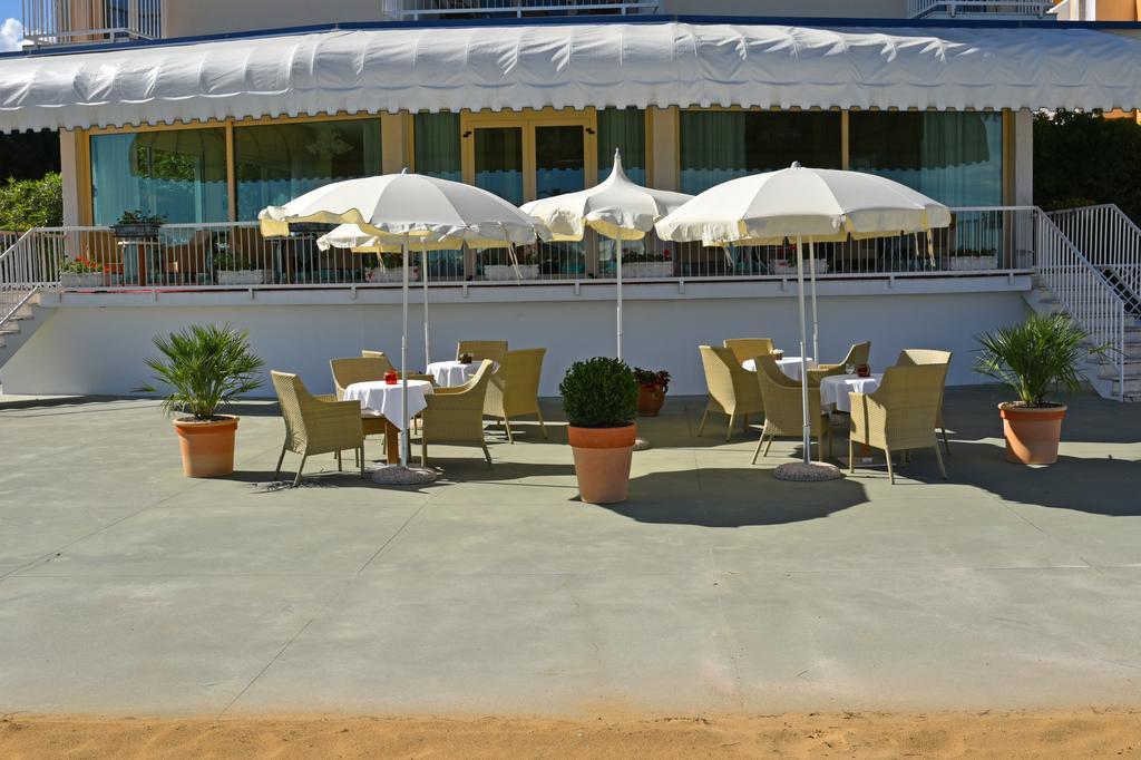 Hotel Janeiro Frontemare Lido di Jesolo Exterior foto