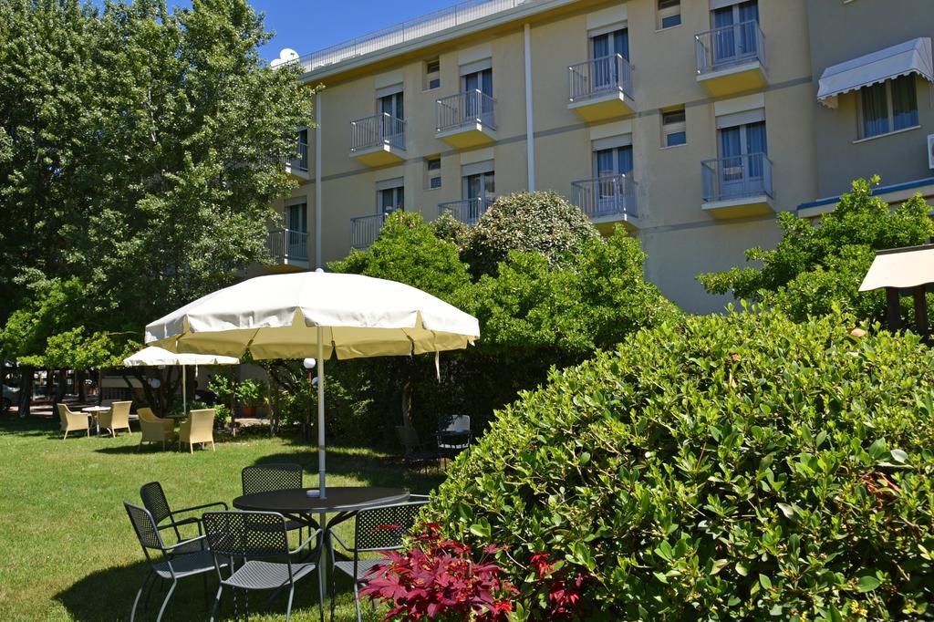 Hotel Janeiro Frontemare Lido di Jesolo Exterior foto