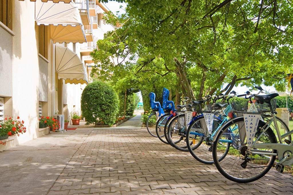 Hotel Janeiro Frontemare Lido di Jesolo Exterior foto