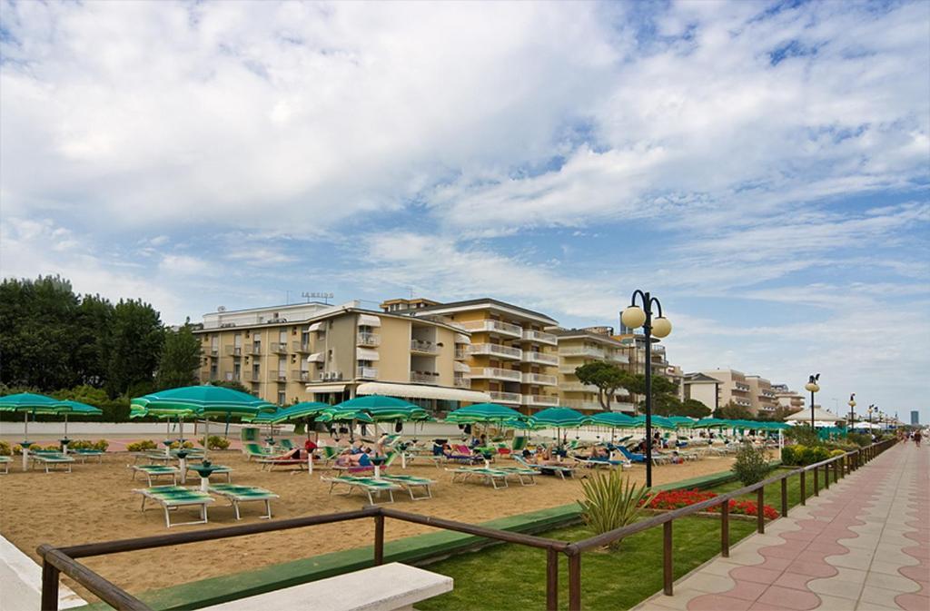 Hotel Janeiro Frontemare Lido di Jesolo Exterior foto