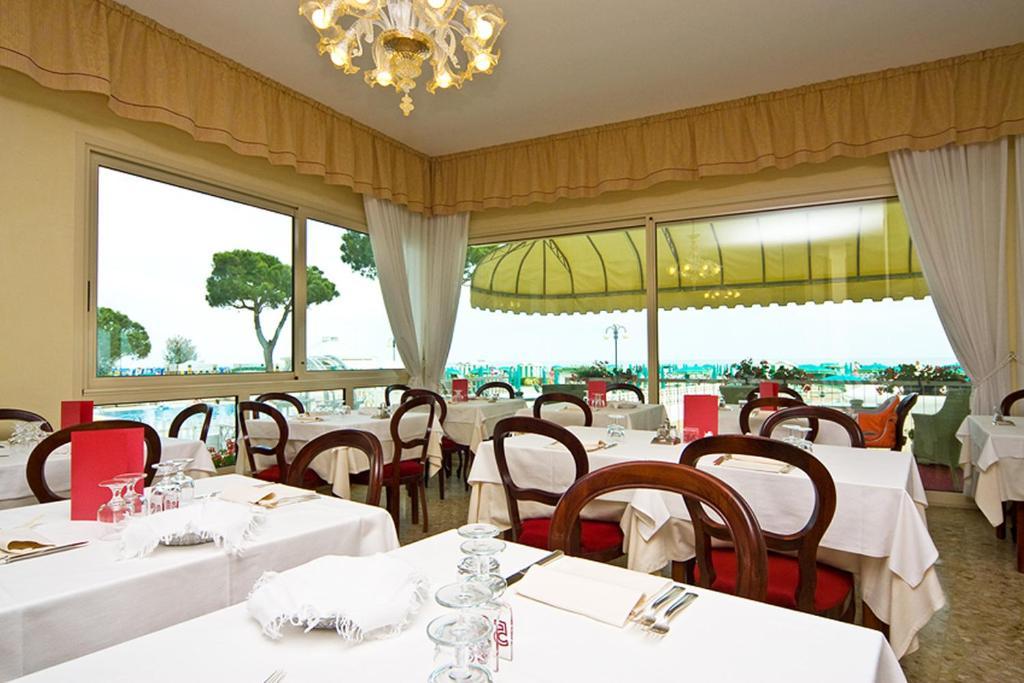 Hotel Janeiro Frontemare Lido di Jesolo Exterior foto