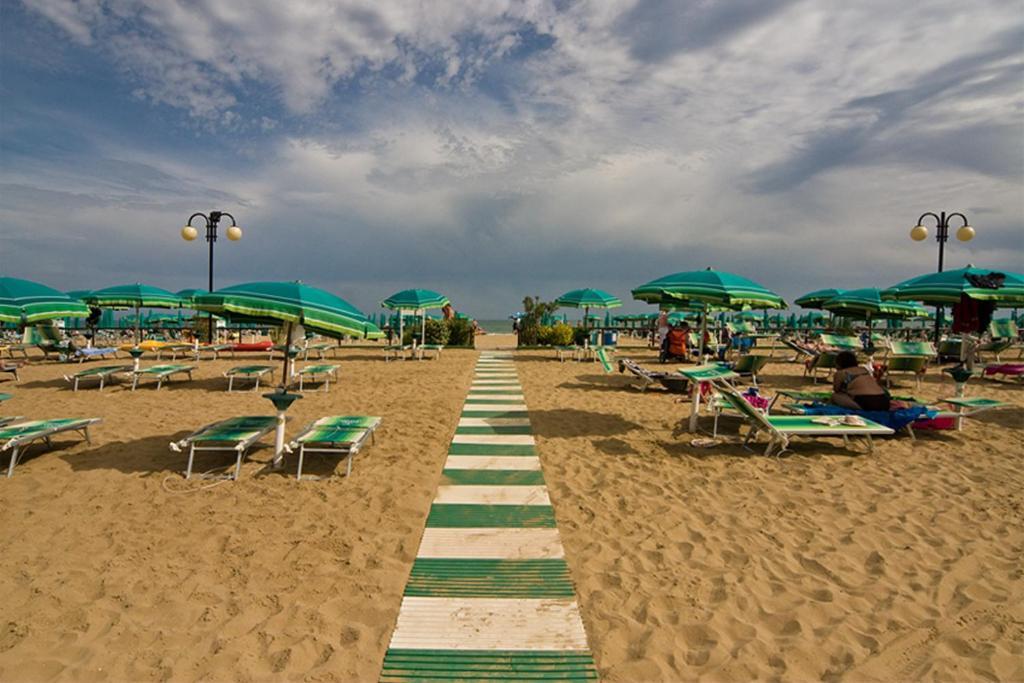 Hotel Janeiro Frontemare Lido di Jesolo Exterior foto