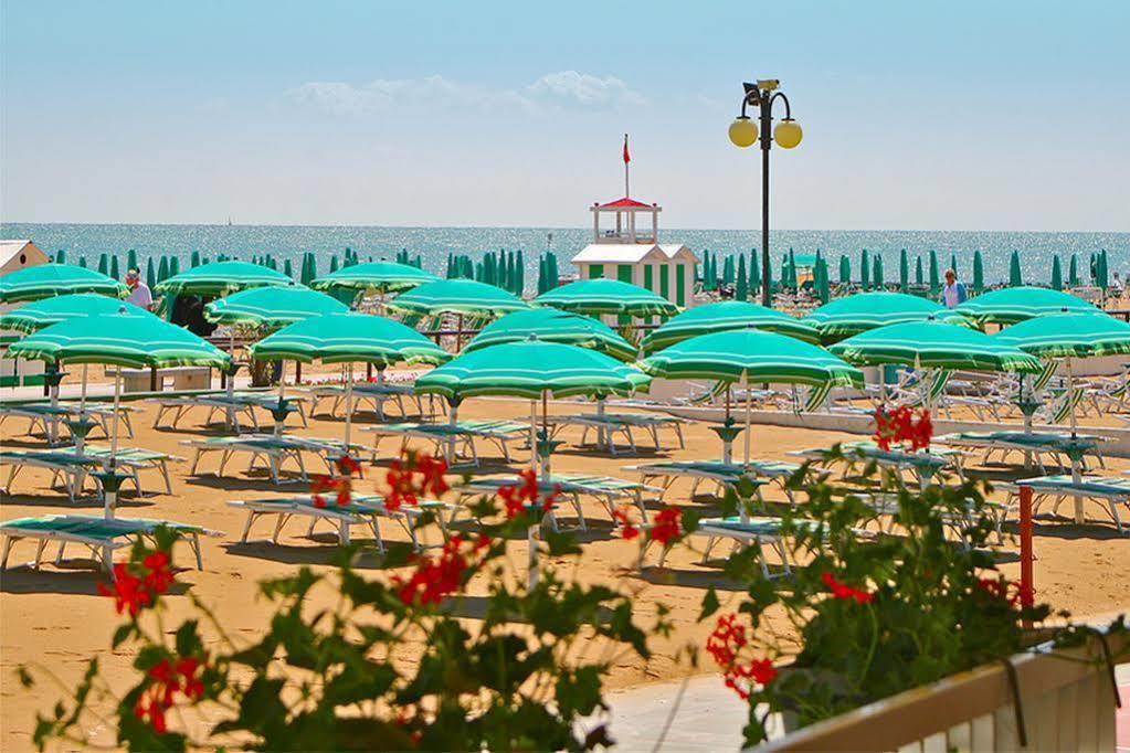 Hotel Janeiro Frontemare Lido di Jesolo Exterior foto