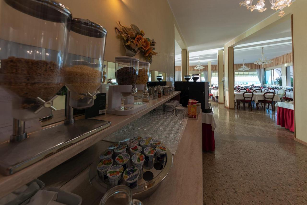 Hotel Janeiro Frontemare Lido di Jesolo Exterior foto