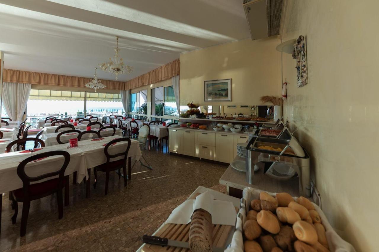 Hotel Janeiro Frontemare Lido di Jesolo Exterior foto