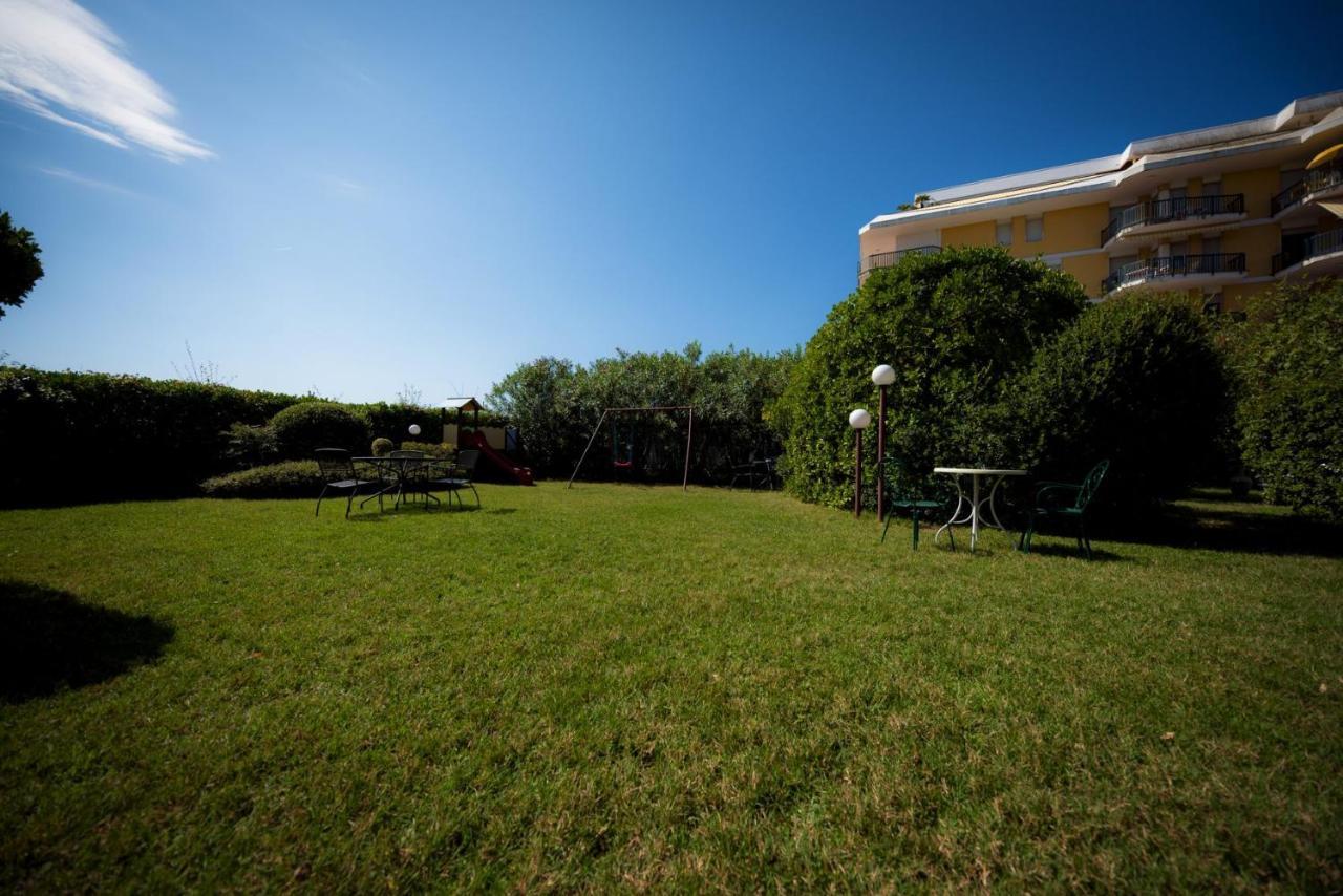 Hotel Janeiro Frontemare Lido di Jesolo Exterior foto